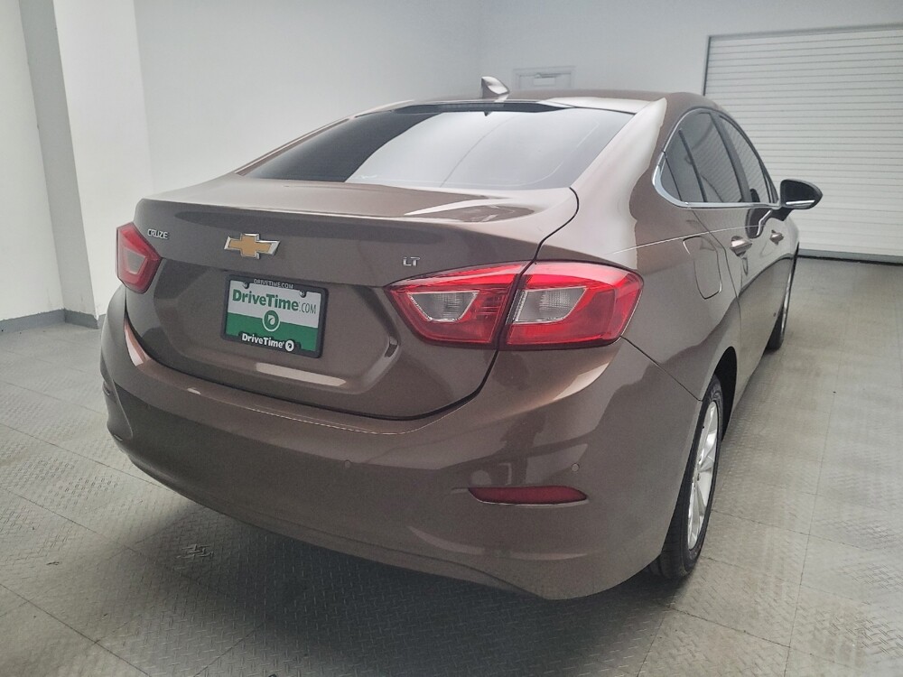 2019 Chevrolet Cruze in Grand Rapids, MI 49508 - 18083794 7