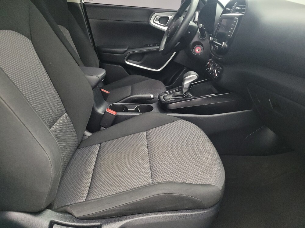 2022 Kia Soul in Lakeland, FL 33815 - 18083801 21
