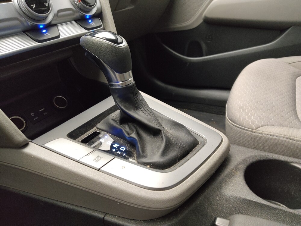 2019 Hyundai Elantra in Tampa, FL 33612 - 18083819 26