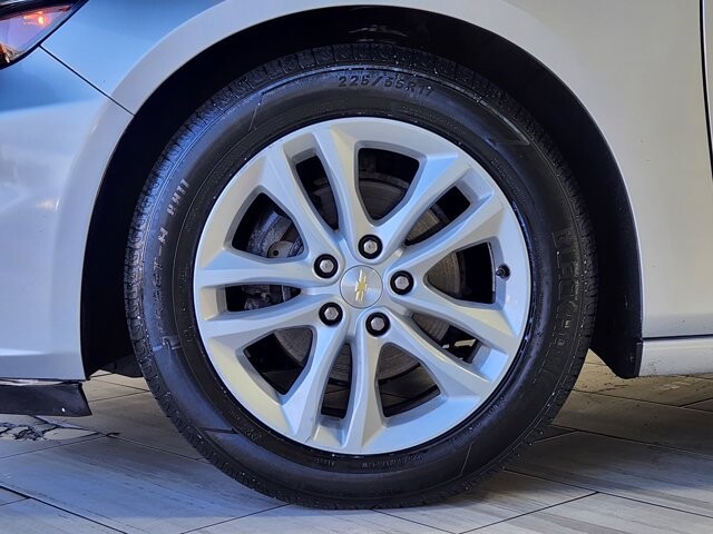 2018 Chevrolet Malibu in Cinnaminson, NJ 08077 - 18083891 9