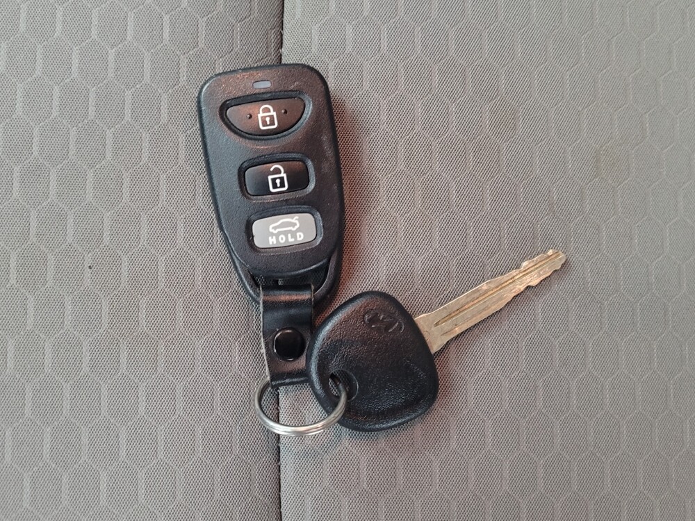 2019 Hyundai Elantra in Madison, TN 37115 - 18084022 32