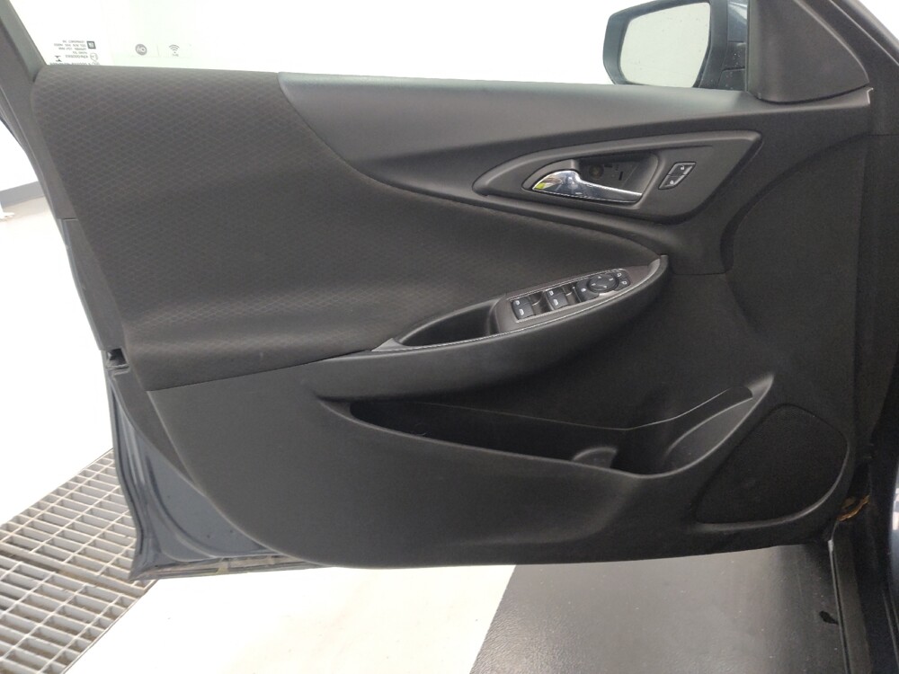 2020 Chevrolet Malibu in St. Louis, MO 63125 - 18084051 27