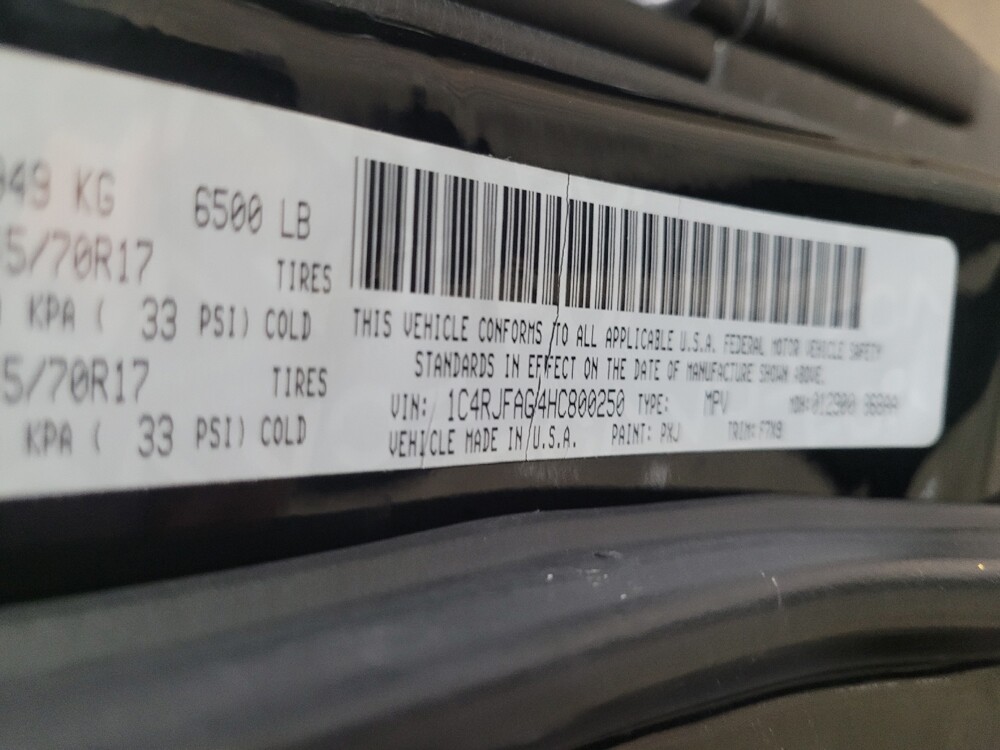 2017 Jeep Grand Cherokee in Pittsburgh, PA 15237 - 18084067 32