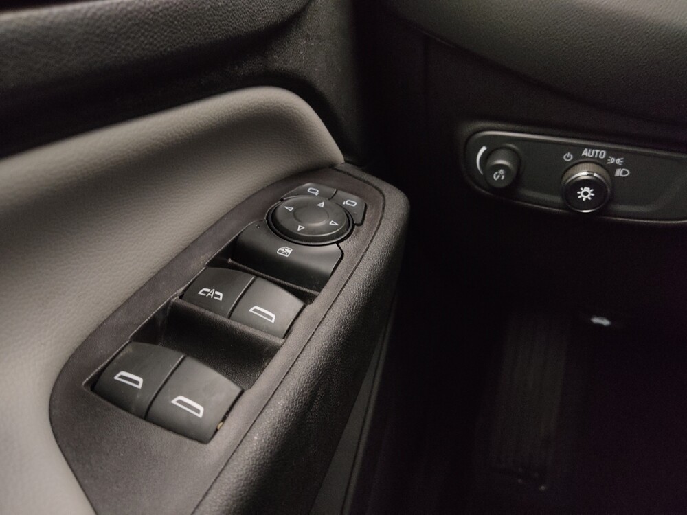 2020 Chevrolet Equinox in Topeka, KS 66611 - 18084098 27