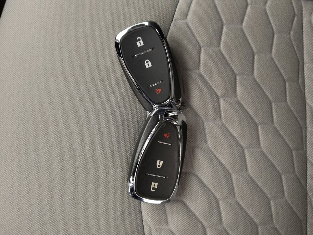 2020 Chevrolet Equinox in Topeka, KS 66611 - 18084098 32