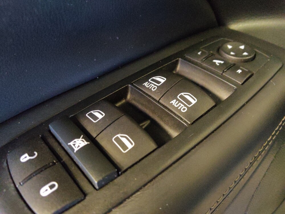 2015 Jeep Grand Cherokee in Mesa, AZ 85210 - 18084131 27