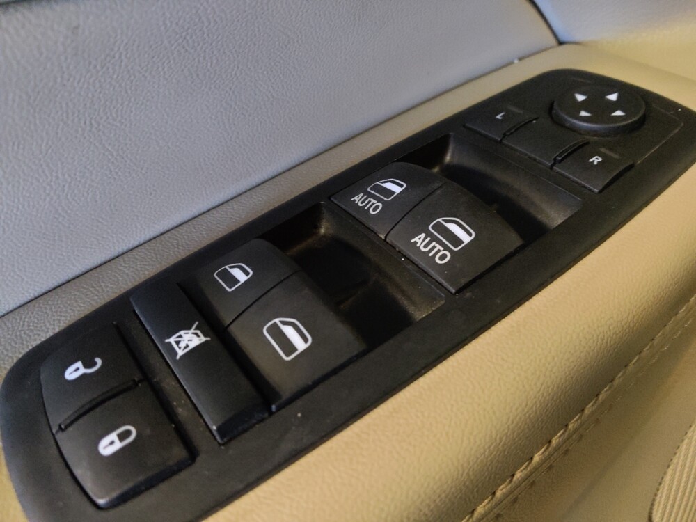 2016 Jeep Grand Cherokee in Mesa, AZ 85210 - 18084134 27