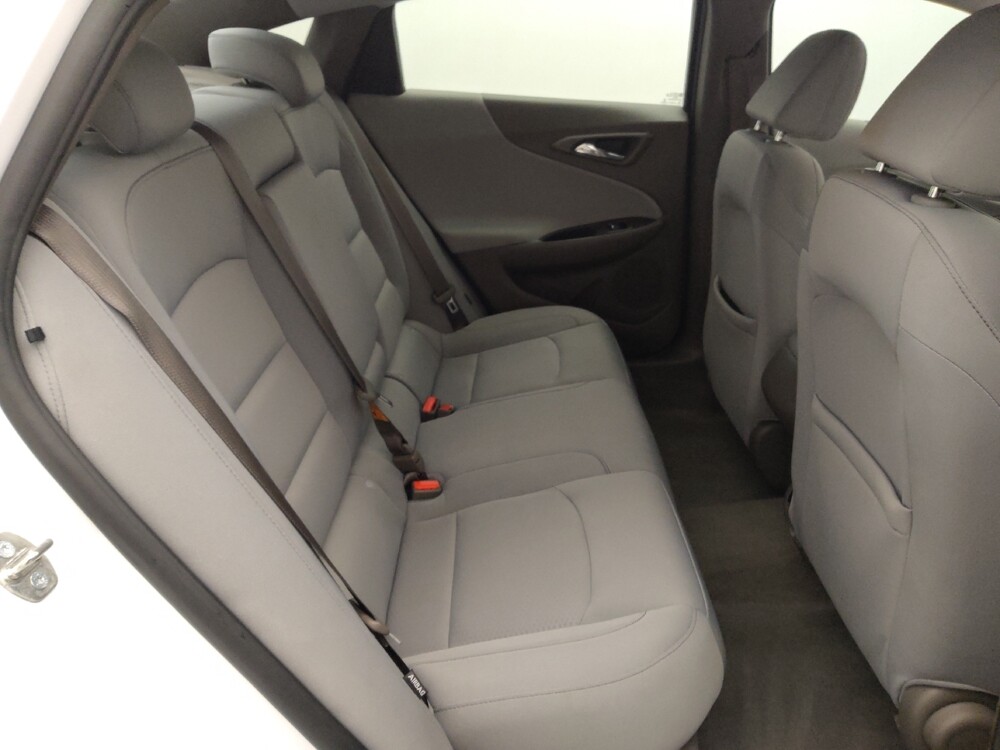 2018 Chevrolet Malibu in Houston, TX 77074 - 18084226 19