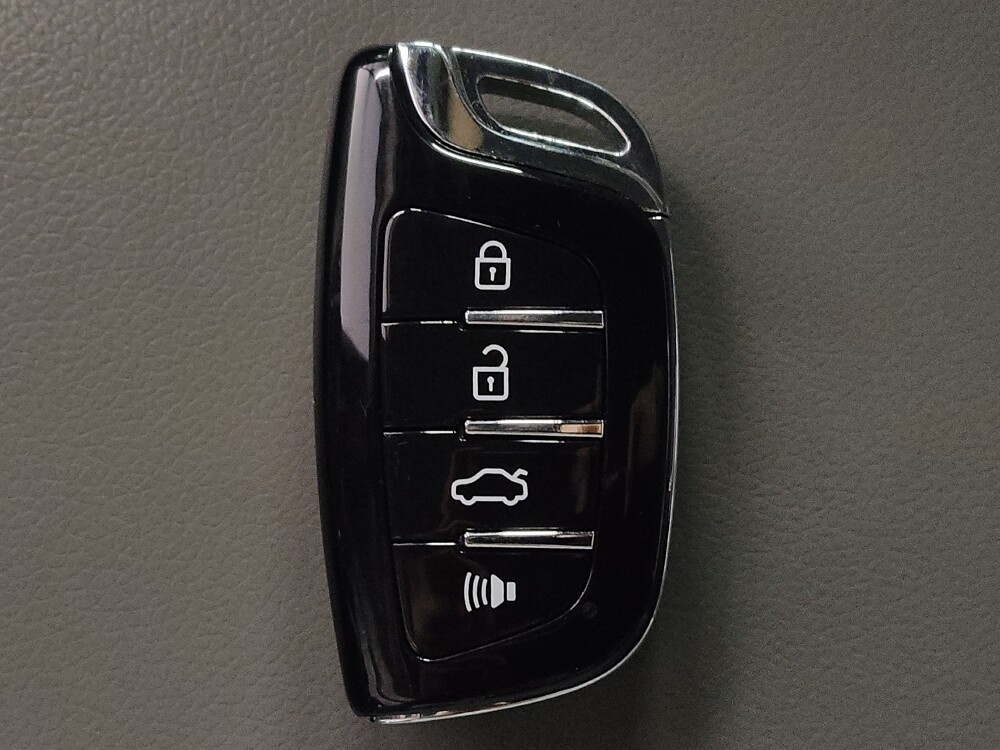 2018 Chevrolet Malibu in Houston, TX 77074 - 18084226 32