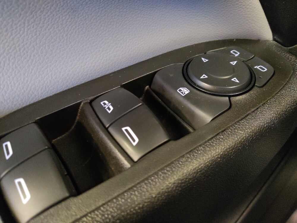 2020 Chevrolet Equinox in Mesa, AZ 85210 - 18084250 27