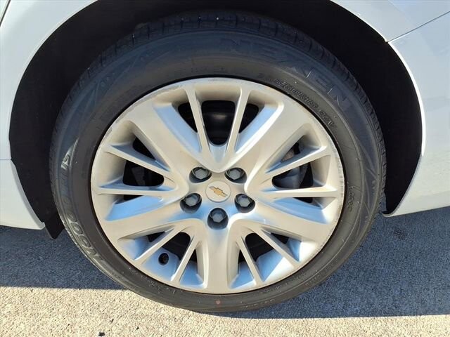 2015 Chevrolet Impala in Troy, IL 62294-1376 - 18084282 20