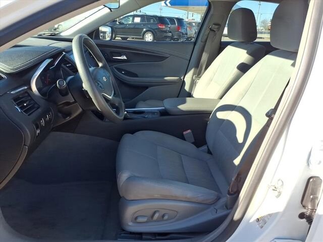 2015 Chevrolet Impala in Troy, IL 62294-1376 - 18084282 22