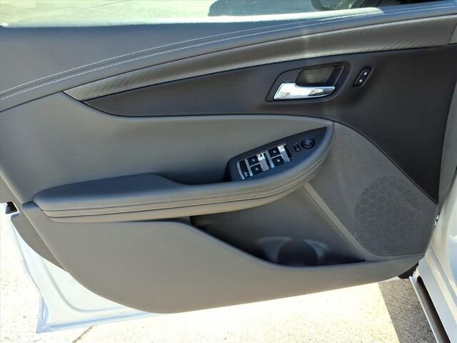 2015 Chevrolet Impala in Troy, IL 62294-1376 - 18084282 17