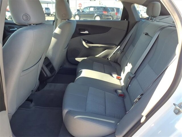 2015 Chevrolet Impala in Troy, IL 62294-1376 - 18084282 23