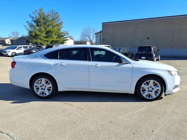 2015 Chevrolet Impala in Troy, IL 62294-1376 - 18084282 27