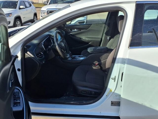 2018 Chevrolet Malibu in Troy, IL 62294-1376 - 18084284 21