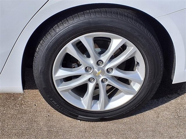 2018 Chevrolet Malibu in Troy, IL 62294-1376 - 18084284 47