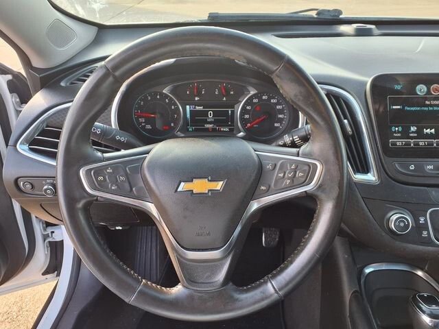 2018 Chevrolet Malibu in Troy, IL 62294-1376 - 18084284 14