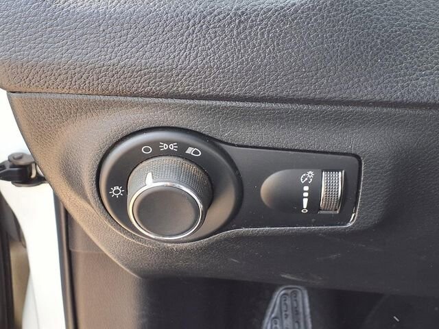 2018 Jeep Compass in Troy, IL 62294-1376 - 18084290 15