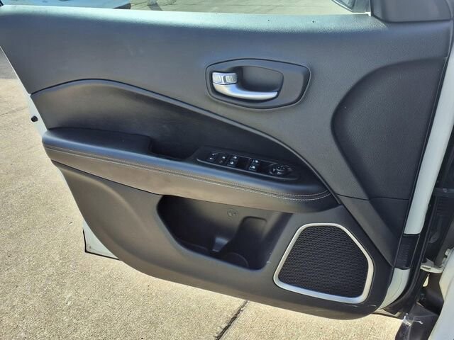 2018 Jeep Compass in Troy, IL 62294-1376 - 18084290 16