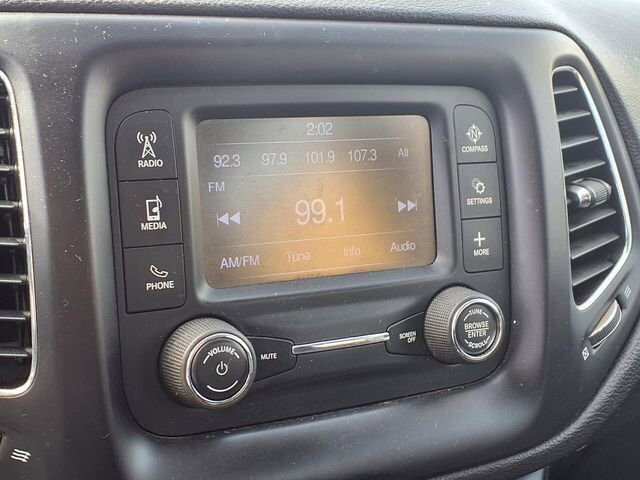 2018 Jeep Compass in Troy, IL 62294-1376 - 18084290 5