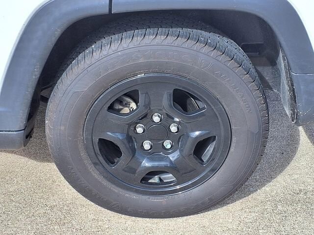 2018 Jeep Compass in Troy, IL 62294-1376 - 18084290 19