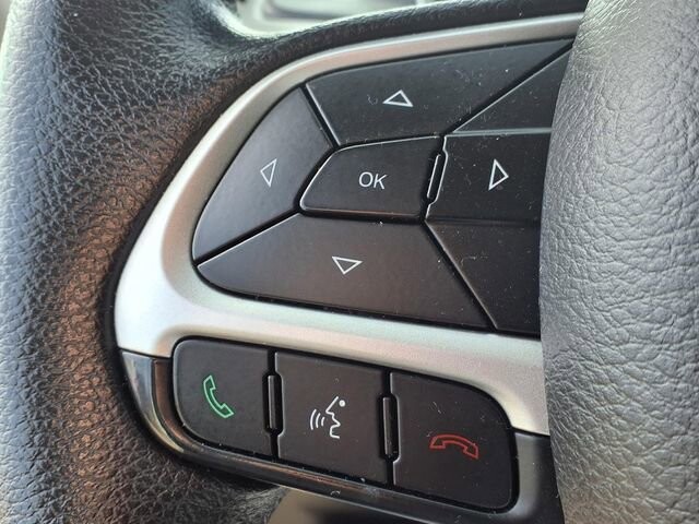 2018 Jeep Compass in Troy, IL 62294-1376 - 18084290 11