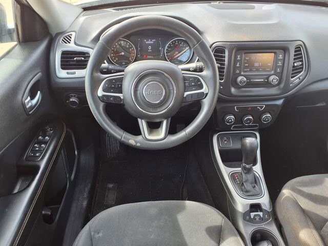 2018 Jeep Compass in Troy, IL 62294-1376 - 18084290 3