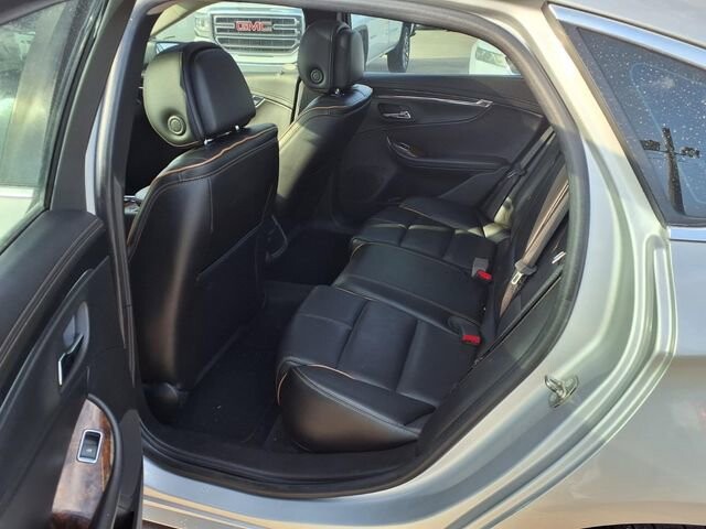 2014 Chevrolet Impala in Troy, IL 62294-1376 - 18084291 24