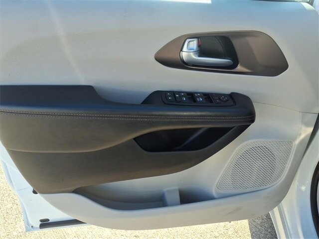 2017 Chrysler Pacifica in Troy, IL 62294-1376 - 18084292 18