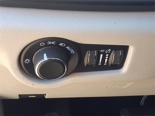 2017 Chrysler Pacifica in Troy, IL 62294-1376 - 18084292 17