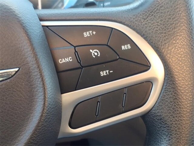 2017 Chrysler Pacifica in Troy, IL 62294-1376 - 18084292 15