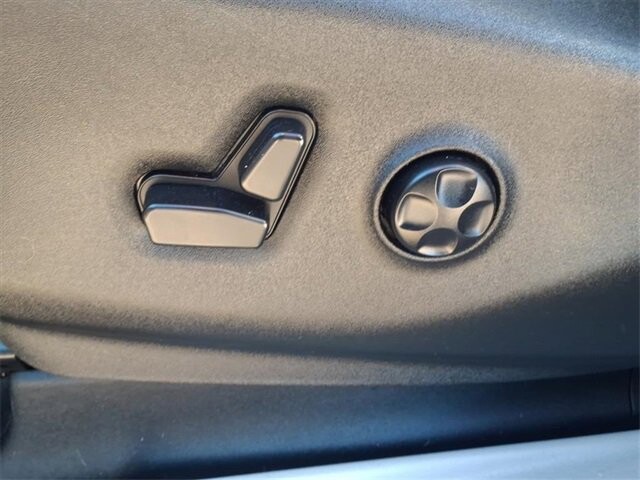 2017 Chrysler Pacifica in Troy, IL 62294-1376 - 18084292 22