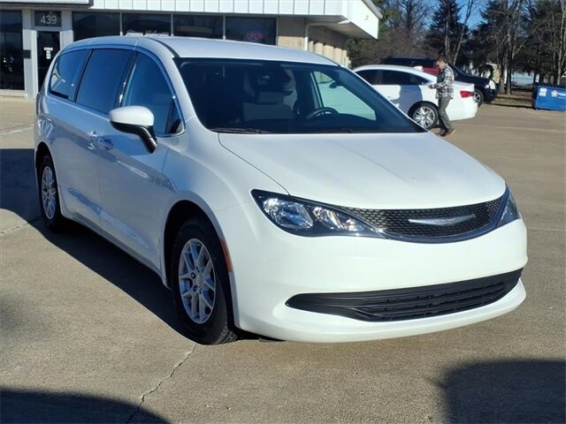 2017 Chrysler Pacifica in Troy, IL 62294-1376 - 18084292 32