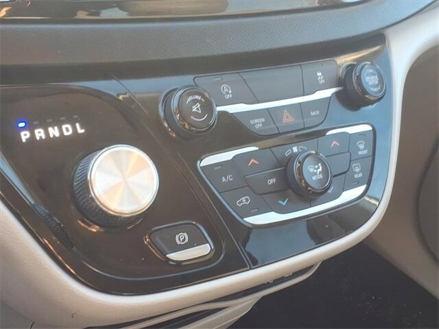 2017 Chrysler Pacifica in Troy, IL 62294-1376 - 18084292 8