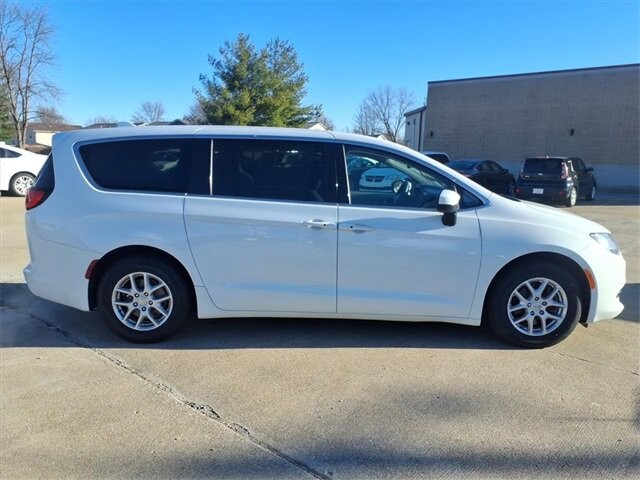 2017 Chrysler Pacifica in Troy, IL 62294-1376 - 18084292 31