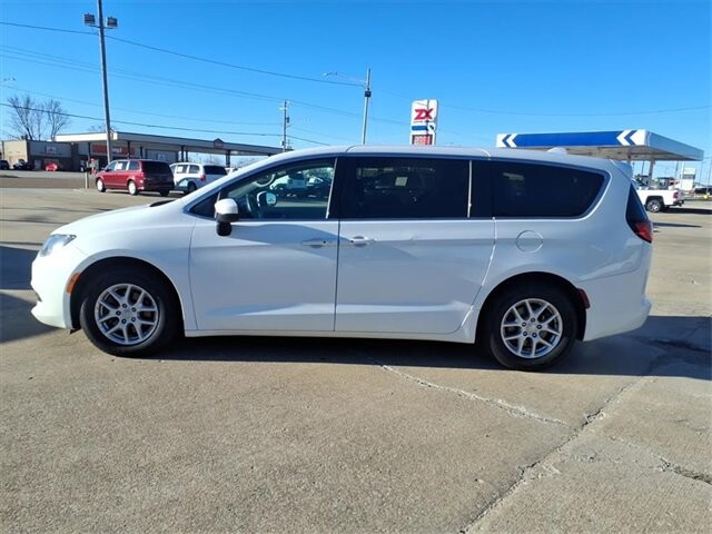 2017 Chrysler Pacifica in Troy, IL 62294-1376 - 18084292 20