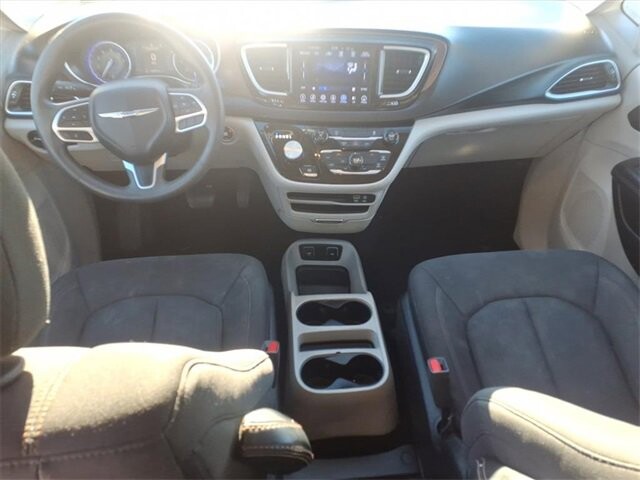 2017 Chrysler Pacifica in Troy, IL 62294-1376 - 18084292 4