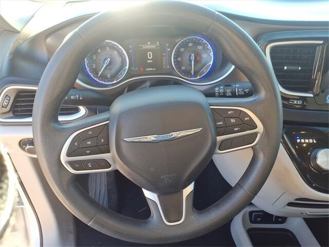 2017 Chrysler Pacifica in Troy, IL 62294-1376 - 18084292 16