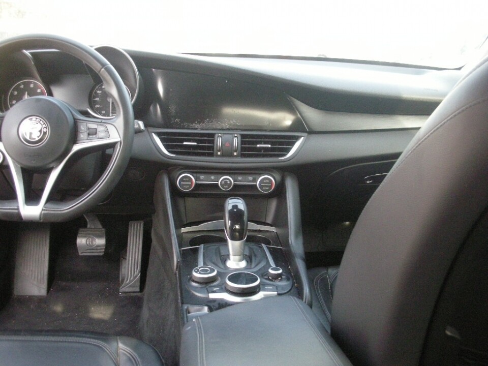 2018 Alfa Romeo Giulia in Nashville, TN 37209 - 18084307 7