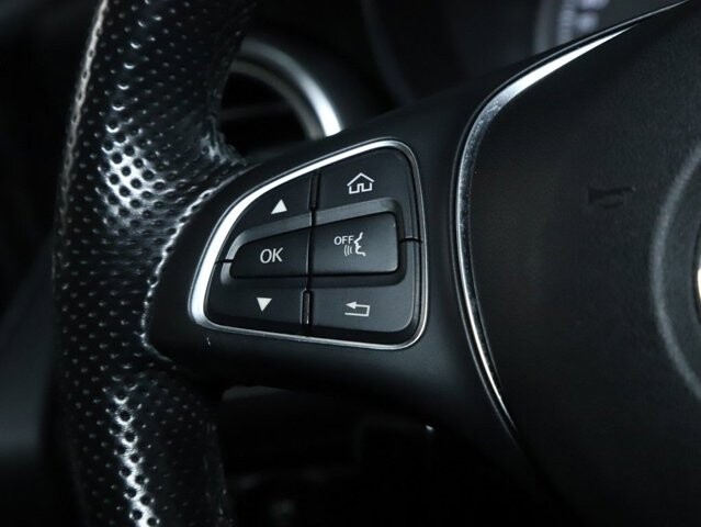 2018 Mercedes-Benz GLC 300 in Bedford, OH 44146 - 18084312 24