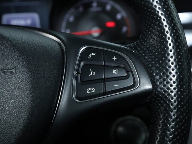 2018 Mercedes-Benz GLC 300 in Bedford, OH 44146 - 18084312 25