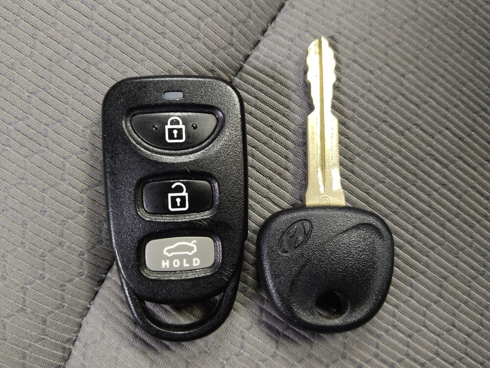 2017 Hyundai Elantra in Morrow, GA 30260 - 18084345 32