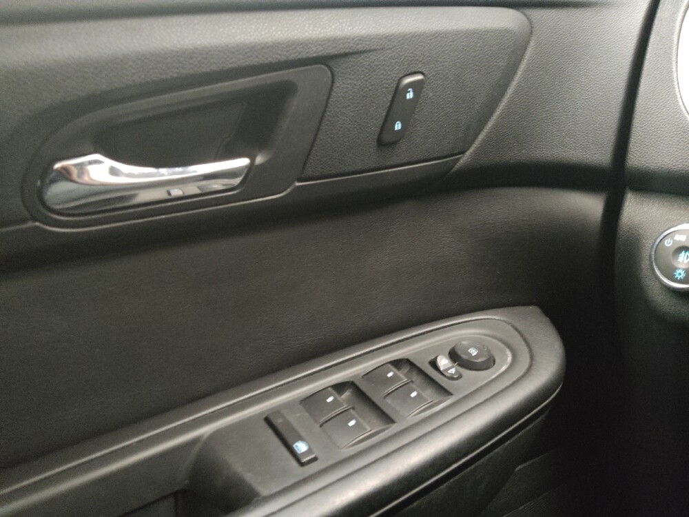 2017 Chevrolet Traverse in Eastpointe, MI 48021 - 18084396 27