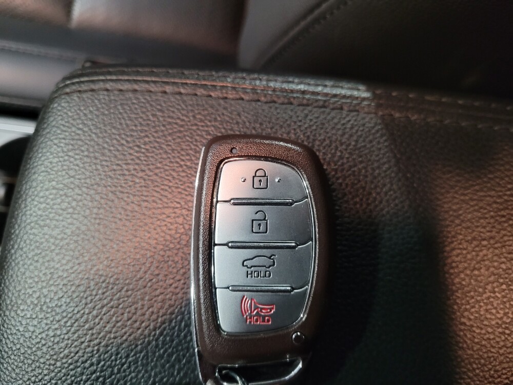 2017 Hyundai Elantra in Owings Mills, MD 21117 - 18084419 32