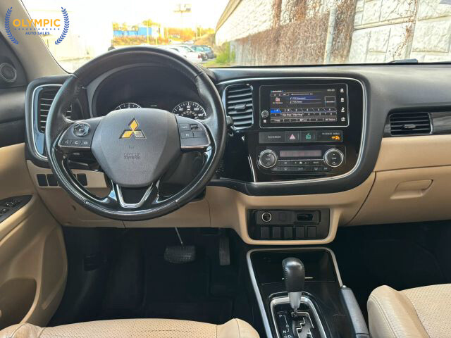2017 Mitsubishi Outlander in Decatur, GA 30032 - 18084496 20