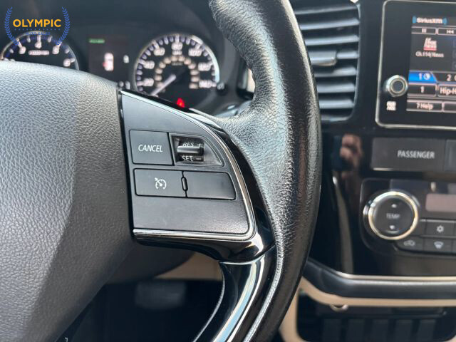 2017 Mitsubishi Outlander in Decatur, GA 30032 - 18084496 24