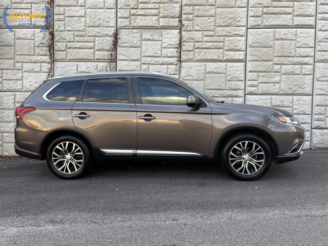 2017 Mitsubishi Outlander in Decatur, GA 30032 - 18084496 8