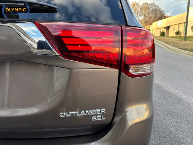 2017 Mitsubishi Outlander in Decatur, GA 30032 - 18084496 13