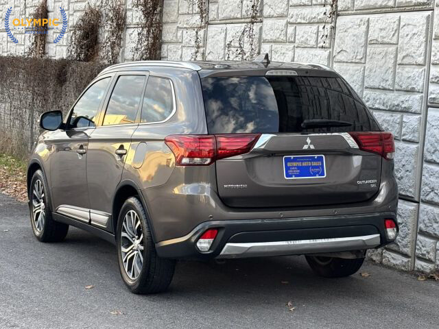 2017 Mitsubishi Outlander in Decatur, GA 30032 - 18084496 4